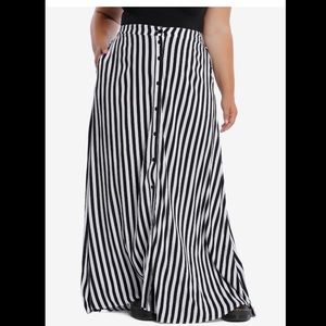 Hot Topic Maxi Black And White Stripe Skirt 5X